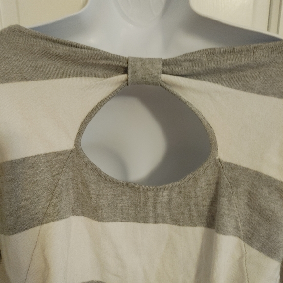 Dolman sleeve sweater, ruched sides, and open back - Picture 2 of 3